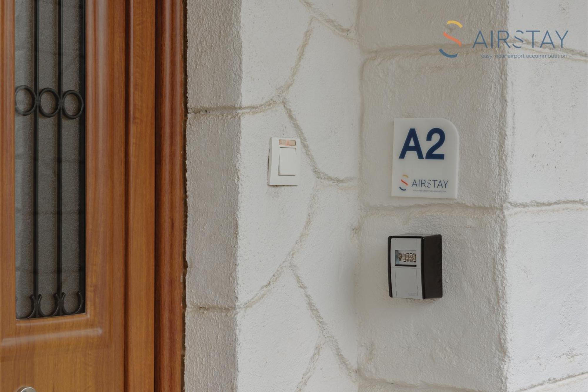 Ryze Apartments Airport By Airstay Artemida  Bagian luar foto