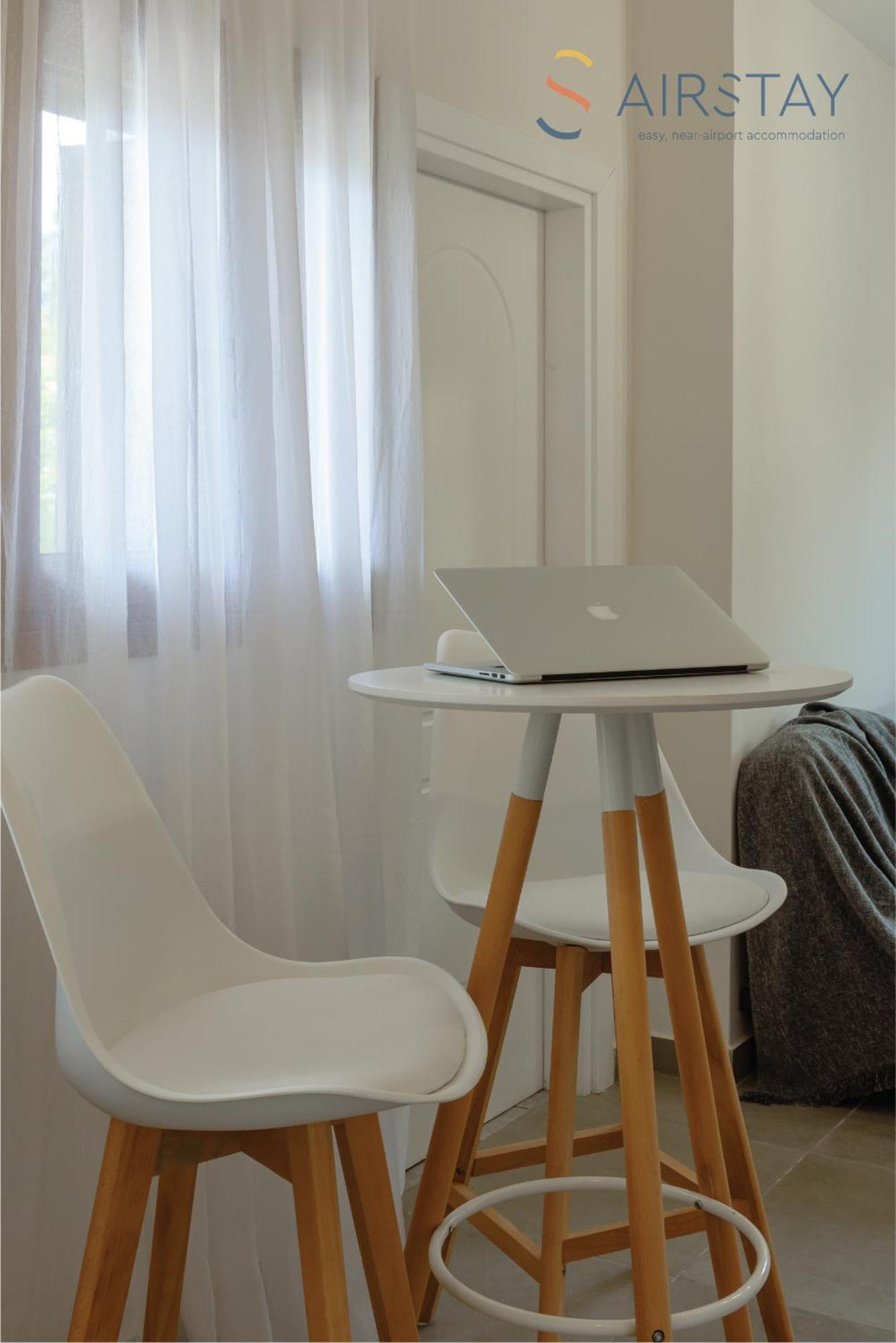 Ryze Apartments Airport By Airstay Artemida  Bagian luar foto