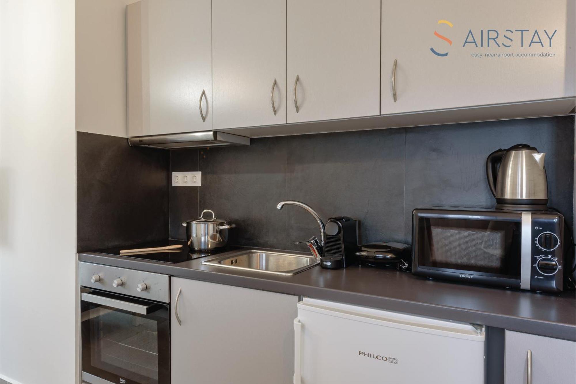 Ryze Apartments Airport By Airstay Artemida  Bagian luar foto
