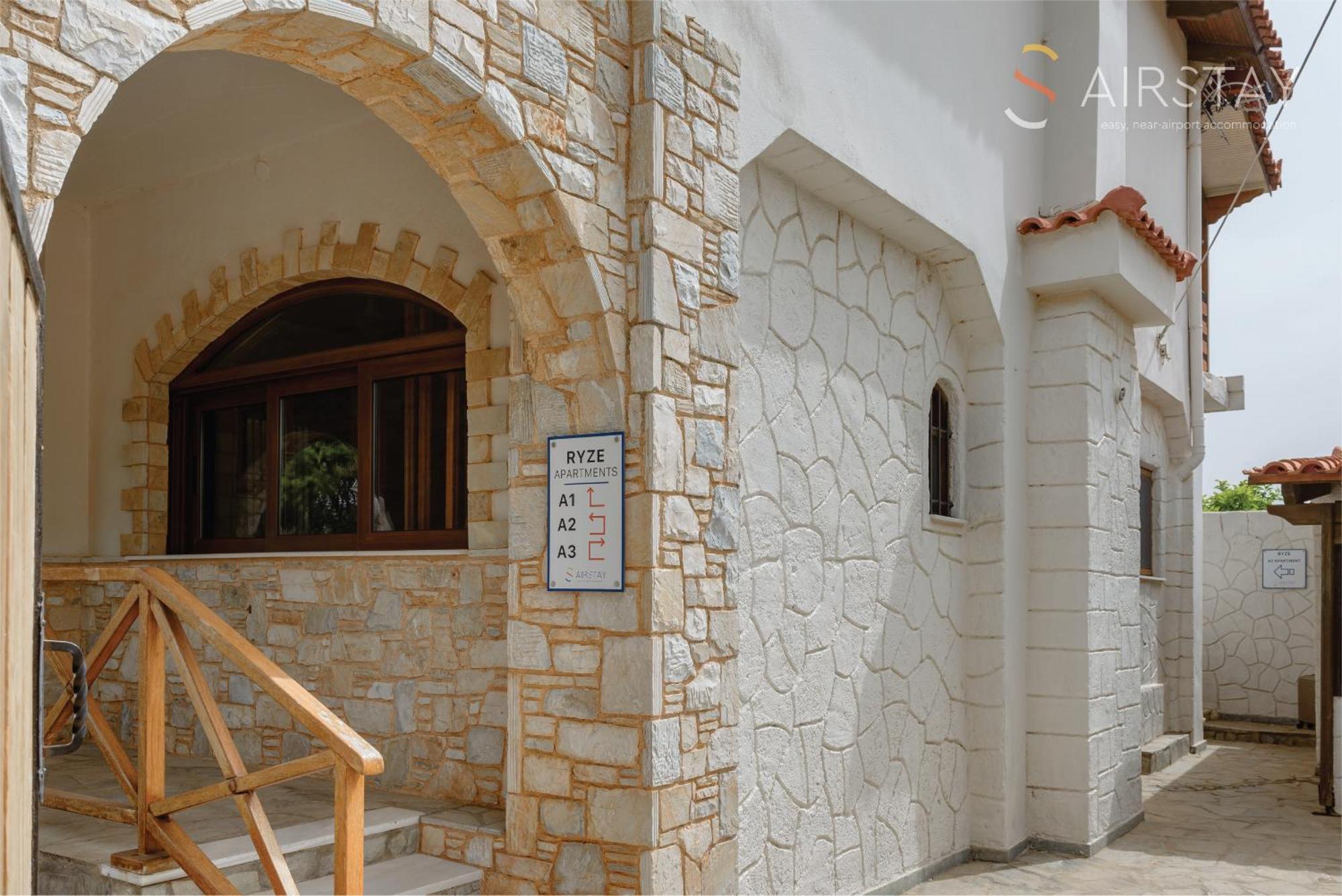 Ryze Apartments Airport By Airstay Artemida  Bagian luar foto