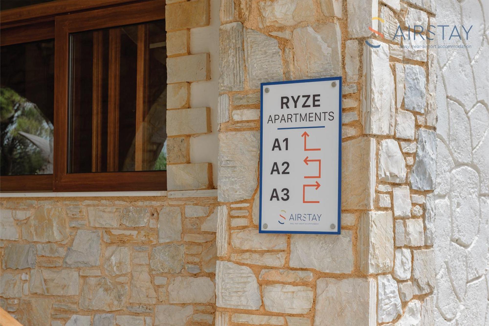 Ryze Apartments Airport By Airstay Artemida  Bagian luar foto