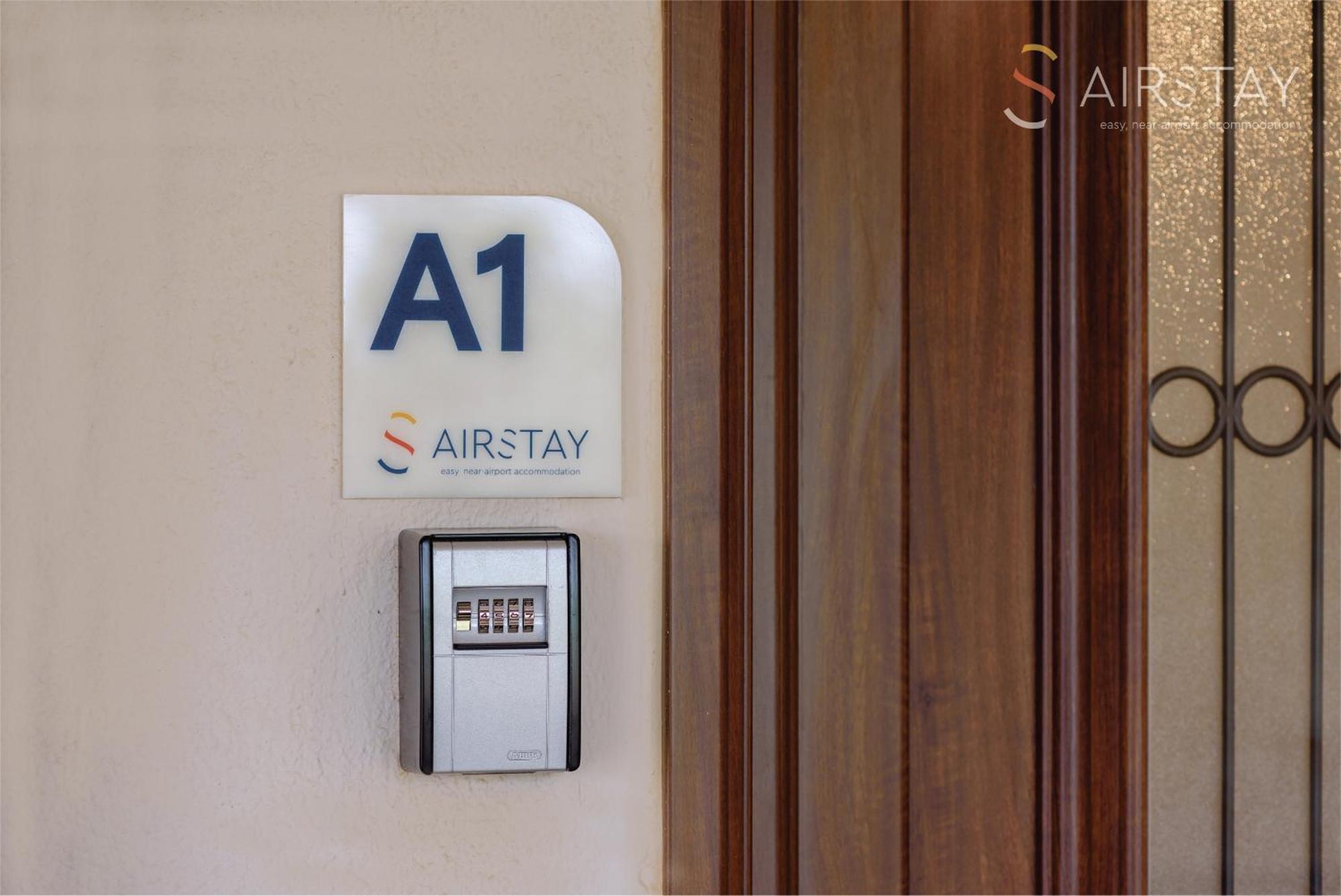 Ryze Apartments Airport By Airstay Artemida  Bagian luar foto