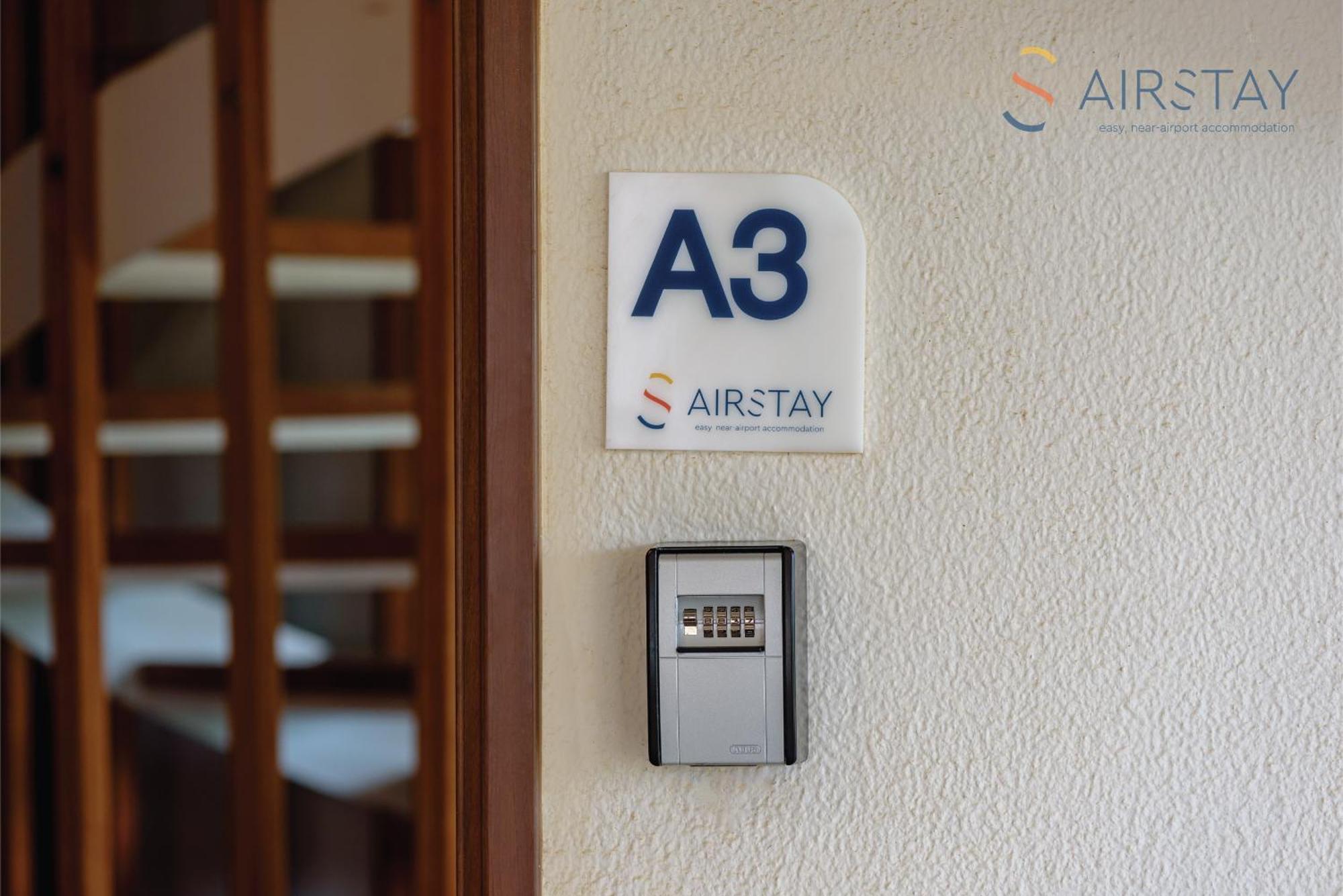 Ryze Apartments Airport By Airstay Artemida  Bagian luar foto