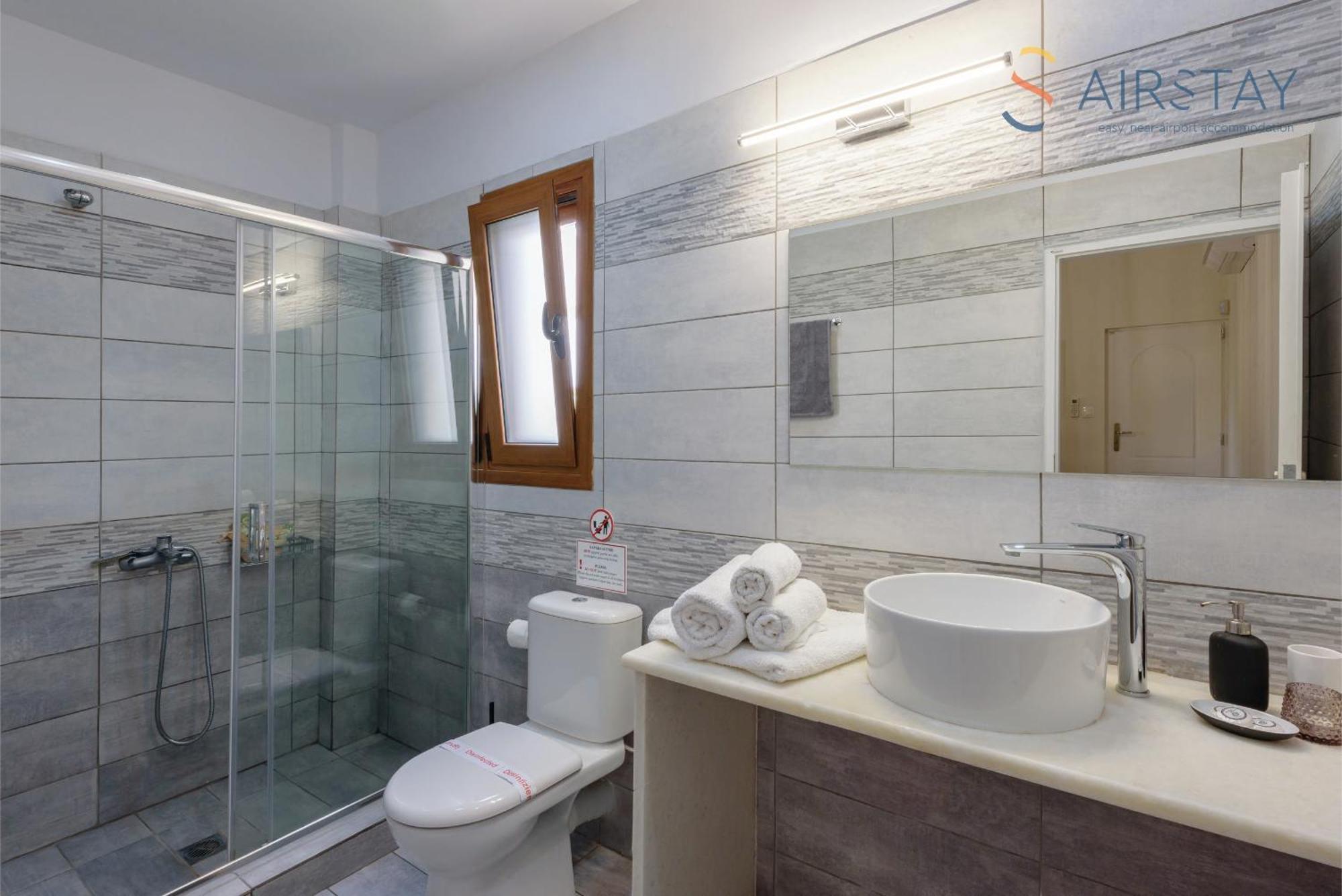 Ryze Apartments Airport By Airstay Artemida  Bagian luar foto